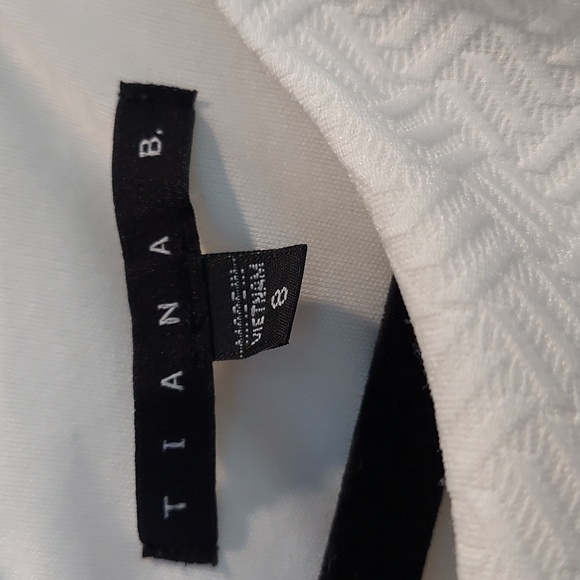 TIANA B. Cream/white textured sleeveless dress sz 8 - Picture 3 of 8